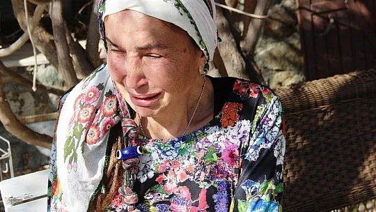 Ünlü manken tüm mal varlığını satıp köye yerleşmişti ağlaya ağlaya köy hayatını bıraktı