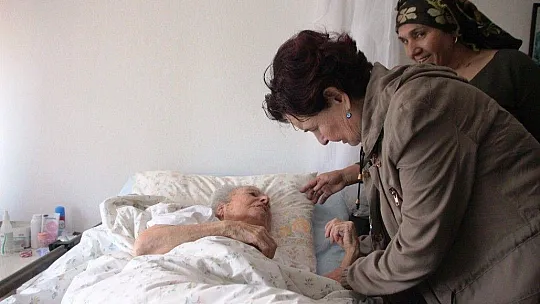 Ünlü oyuncu hastaneye kaldırıldı