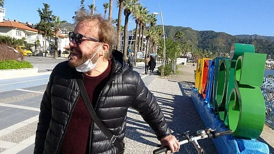 Ünlü sanatçı Atasoy, 'Bu yıl evimizde olalım, sağlıklı kalalım'