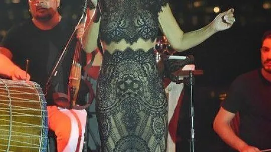 Ünlü sanatçı Linet coşturdu