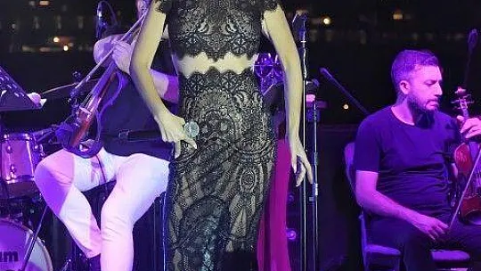 Ünlü sanatçı Linet coşturdu