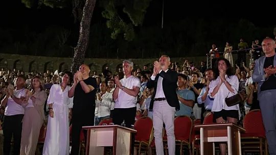 Ünlü sanatçı Marmaris'i coşturdu