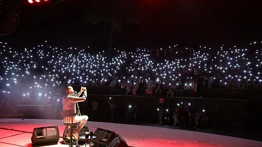 Ünlü sanatçı Marmaris'i coşturdu