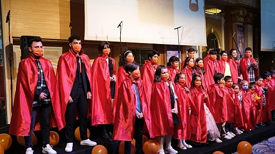 Ünlü sanatçılar ve C-Majör Korosu, Down sendromlu çocuklara destek konseri için bir arada