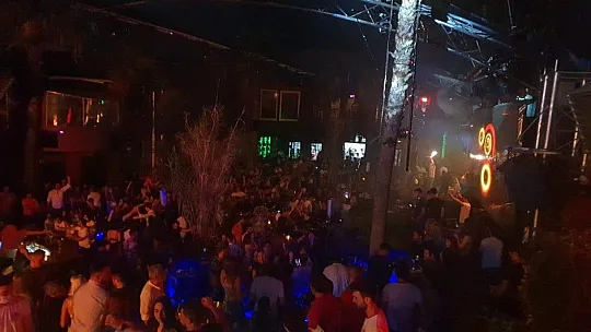 Ünlü şarkıcı Irmak Arıcı, Marmaris konserine çıkmadı, hayranları isyan etti