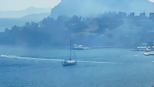 Ünlü tatil beldesi duman altında kaldı