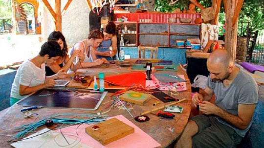 BU KAMPTA SANAT VE DOĞA İÇ İÇE