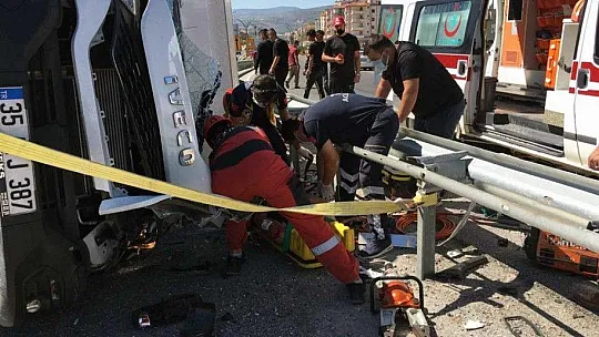 Üst geçitte tehlikeli kaza