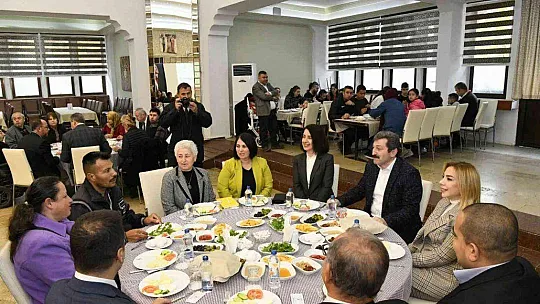 VALİ TAVLI 'ENGEL TANIMAYAN' DOSTLARIYLA BİR ARAYA GELDİ