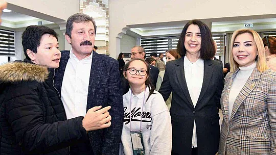 VALİ TAVLI 'ENGEL TANIMAYAN' DOSTLARIYLA BİR ARAYA GELDİ