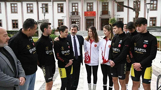 VALİ TAVLI BİSİKLETÇİLERİ AĞIRLADI