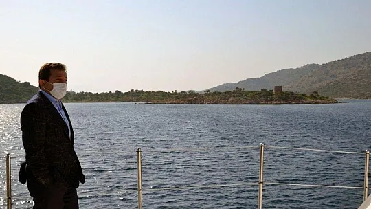Vali Tavlı, kaçak yapıları denizden inceledi