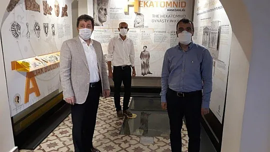 Vali Tavlı, Kral Mezarında İncelemelerde Bulundu