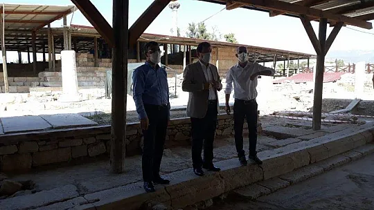 Vali Tavlı, Kral Mezarında İncelemelerde Bulundu