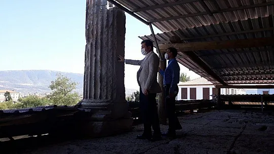Vali Tavlı, Kral Mezarında İncelemelerde Bulundu