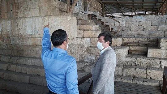 Vali Tavlı, Kral Mezarında İncelemelerde Bulundu