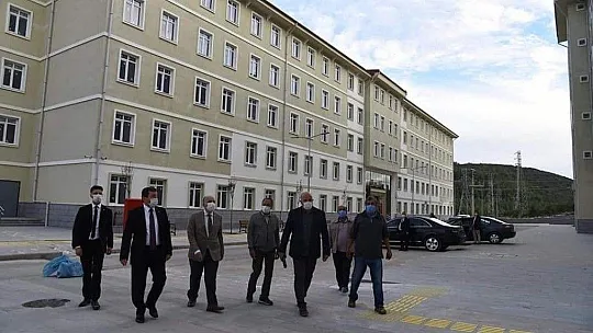Vali Tavlı yurt inşaatında inceleme yaptı