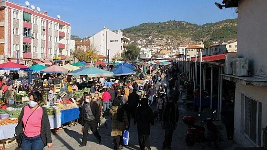 Vatandaşlar halk pazarında temkinli