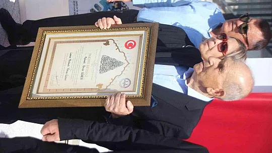 Vefat eden eşinin vasiyetini yerine getirdi