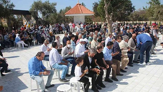 Vefat eden eşinin vasiyetini yerine getirdi