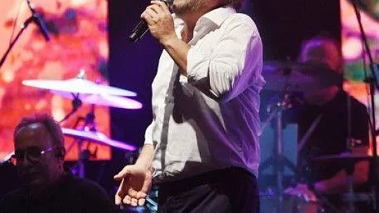Volkan Konak'tan itiraf: 'Beni müzik piyasasına Orhan Gencebay soktu'