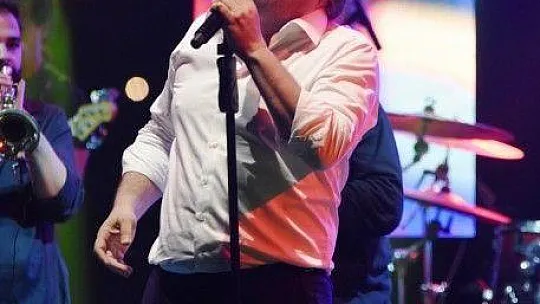 Volkan Konak'tan itiraf: 'Beni müzik piyasasına Orhan Gencebay soktu'