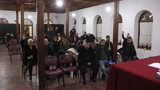 GAZETECİLER DERNEĞİ'NDE CEM KAYTAN YENİDEN BAŞKAN SEÇİLDİ