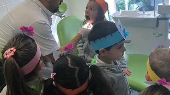 Ağız ve Diş Sağlığı Haftasında miniklerden anlamlı ziyaret