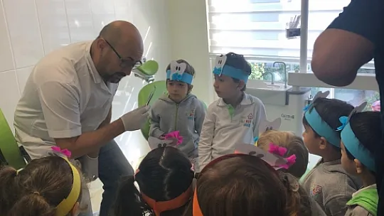 Ağız ve Diş Sağlığı Haftasında miniklerden anlamlı ziyaret