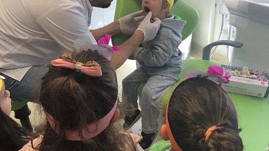 Ağız ve Diş Sağlığı Haftasında miniklerden anlamlı ziyaret