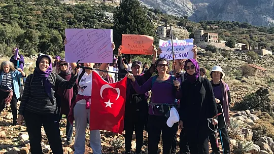 'Tabiat Kadınları' grubu Babadağ'ı gezdi