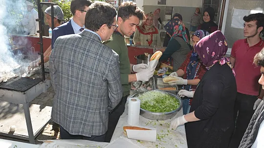 Öğrencilerin Balık Ekmek Şenliği