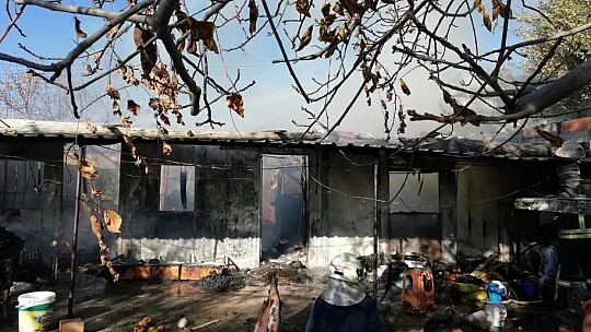 Yangında evleri kül oldu