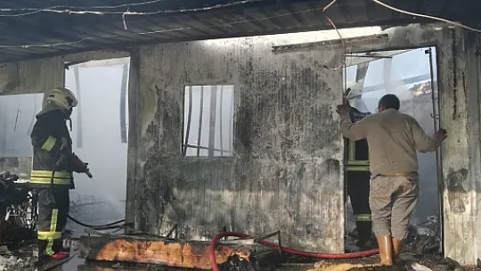 Yangında evleri kül oldu