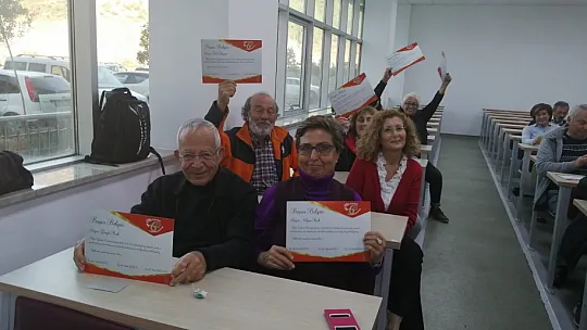 Tazelenme Üniversitesi öğrencileri başarı belgelerini aldı