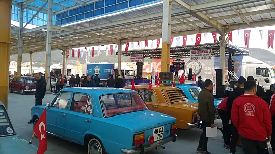 Klasik Otomobil Tutkunları Bir Araya geldi