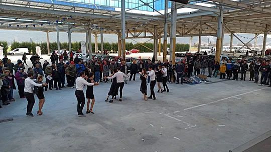 Klasik Otomobil Tutkunları Bir Araya geldi
