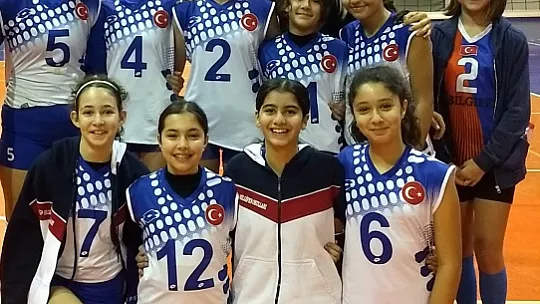 Birey voleybolda hız kesmiyor
