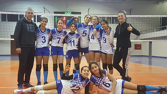 Birey voleybolda hız kesmiyor