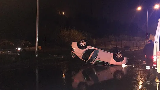 Yağışlı hava kazaya neden oldu 2 yaralı