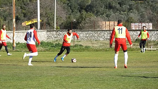 Fethiyespor'a İngiliz taraftarından moral pastası