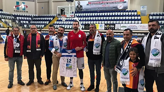 Galatasaraylılar Derneği'nden atkı kampanyasına destek