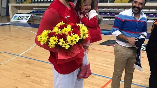 Galatasaraylılar Derneği'nden atkı kampanyasına destek