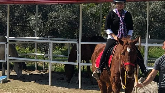 Engellilere ücretsiz at terapisi 