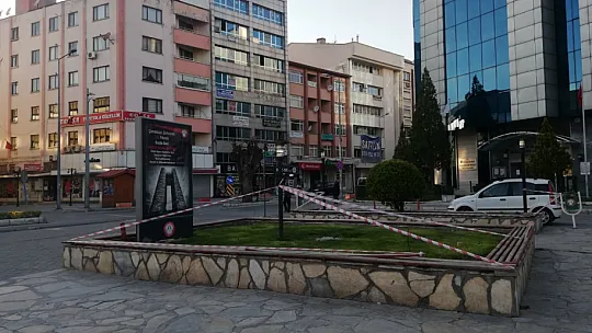 Menteşe'de Banklara Emniyet Şeridi Çekildi