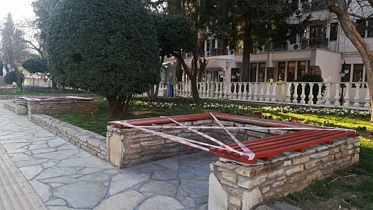Menteşe'de Banklara Emniyet Şeridi Çekildi