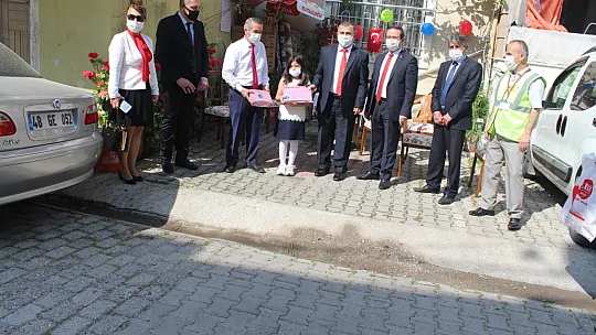 Protokolden öğrencilere kutlama ziyareti 