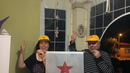 Balkonlardan 1 Mayıs Şarkıları Yükseldi