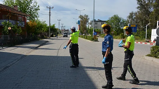 Seydikemer'de Trafik Haftasında Yapılan Uygulamayla Sürücüler Bilgilendirildi