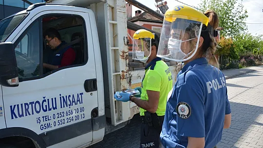 Seydikemer'de Trafik Haftasında Yapılan Uygulamayla Sürücüler Bilgilendirildi
